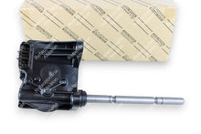 Cargar imagen en el visor de la galería, Actuador para transfer Toyota Hilux diesel 4x4 2016-2024 Original.
