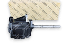 Cargar imagen en el visor de la galería, Actuador para transfer Toyota Hilux diesel 4x4 2016-2024 Original.