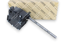 Cargar imagen en el visor de la galería, Actuador para transfer Toyota Hilux diesel 4x4 2016-2024 Original.