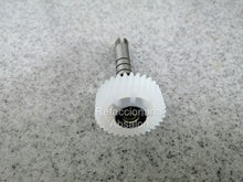 Cargar imagen en el visor de la galería, Engrane Piñon de Sensor de Velocidad Toyota Hiace 2.7 2006-2020