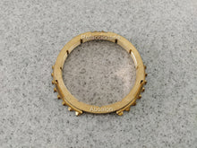 Cargar imagen en el visor de la galería, Bronce para cuarta transmisión manual E351 Toyota Corolla XRS Original