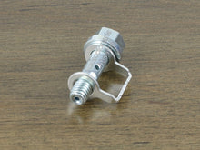 Cargar imagen en el visor de la galería, Tornillo hueco para inyector de Toyota Hilux diesel 2016-2024
