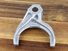 Cargar imagen en el visor de la galería, Horquilla de 3a-4a transmisión manual Toyota Avanza 2007-2021
